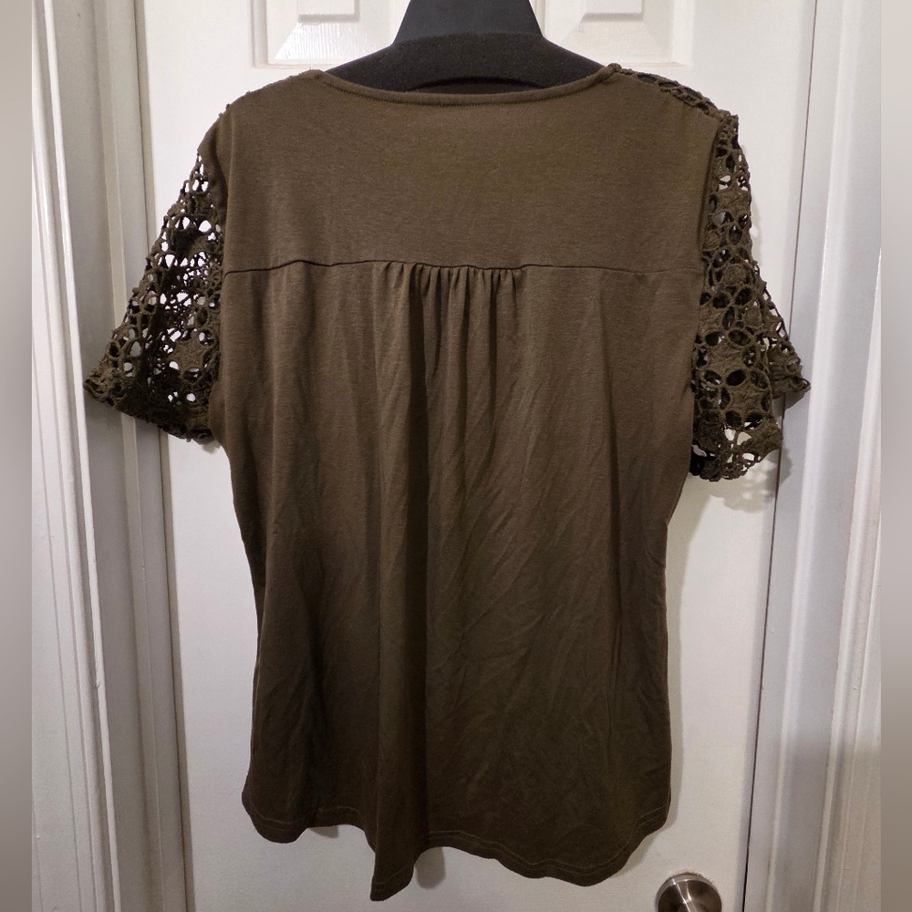 Women's Olive Green Crochet Short Sleeve Top.  Size 2XL. - Picture 9 of 10